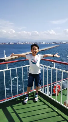 青い海に広がる喜び
