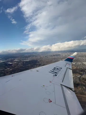 空と街、そして翼の物語