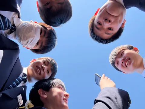 見上げた笑顔の瞬間