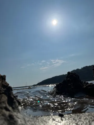 太陽と波打ち際の攻防
