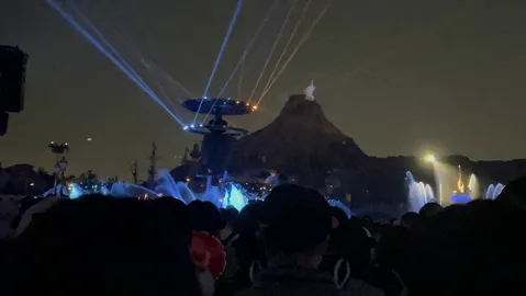 幻想的なナイトスペクタクル