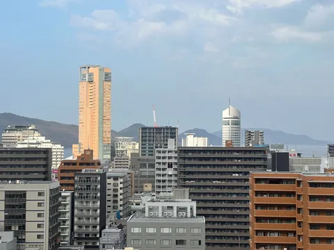 空と街並みのコントラスト