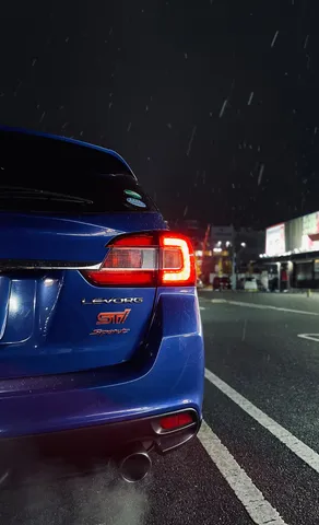 雨降る夜のレヴォーグSTI