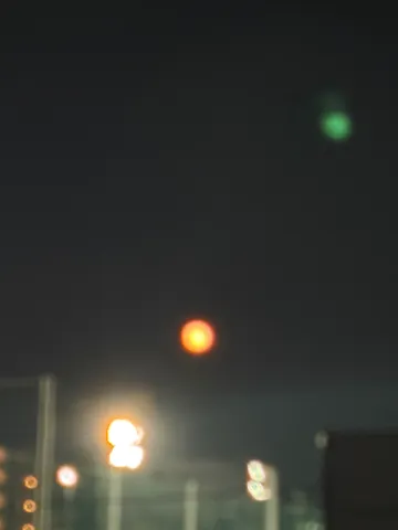 夜空に浮かぶ光の点