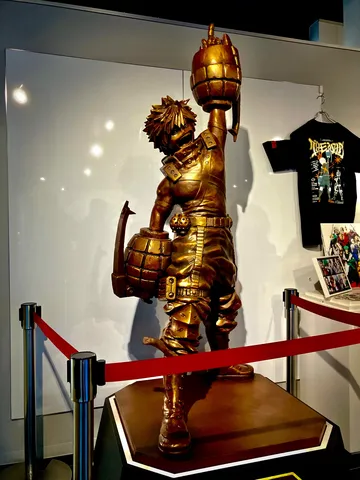 展示を彩る黄金の雄姿