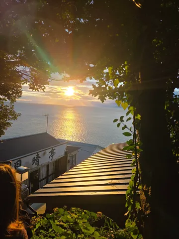 夕陽と波音の視界
