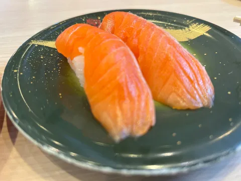 お皿の上のオレンジ兄弟
