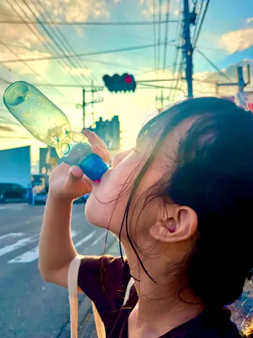 光を飲み込む午後