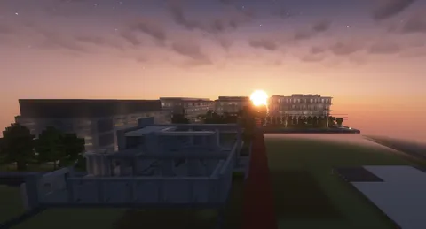 夕暮れに浮かぶ近代建築