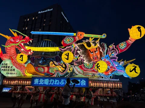 闇夜に浮かぶ勇壮なねぶた