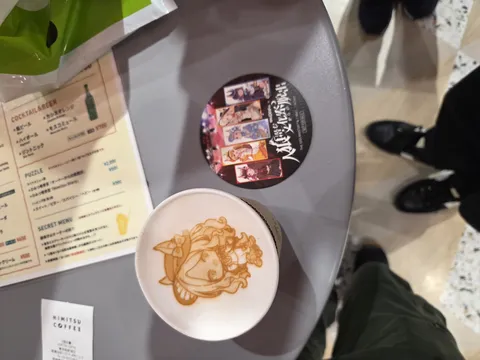 映えるコラボカフェの一コマ
