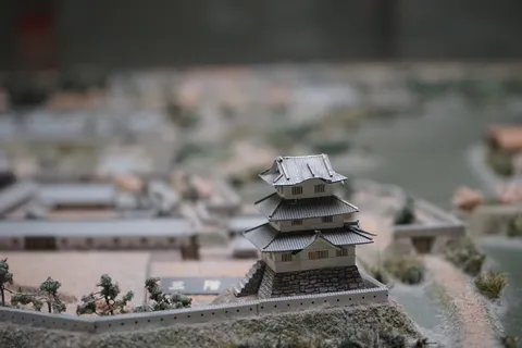 ミニチュアの世界に佇む城
