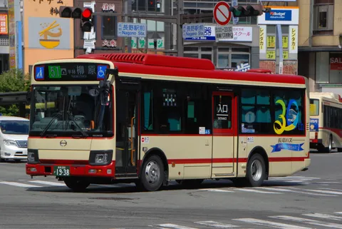 長電バス、30周年記念で華やか！