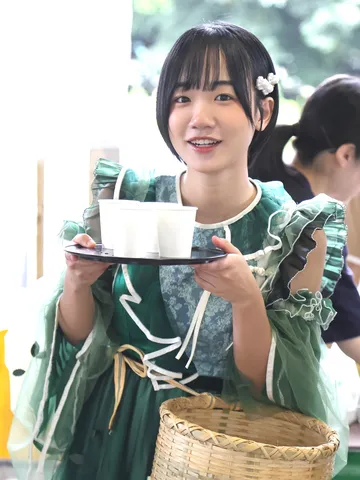 waitress, service!
