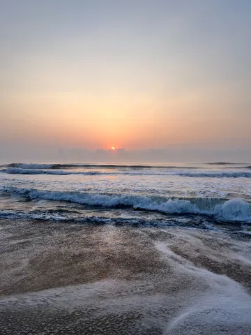 静寂の海、朝焼けのグラデーション