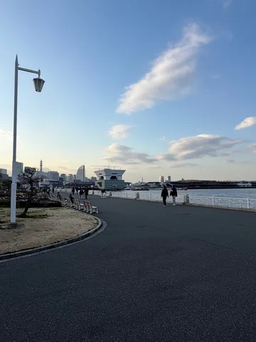 海辺を歩く、穏やかな時間