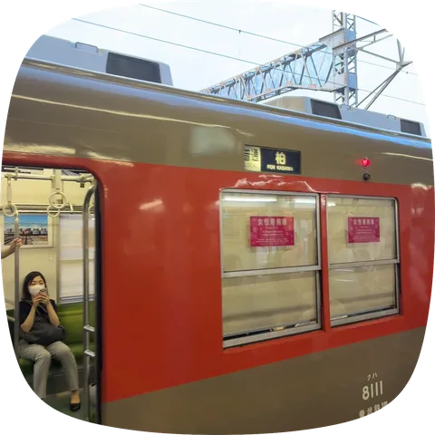 ローカル線の窓越しの時間