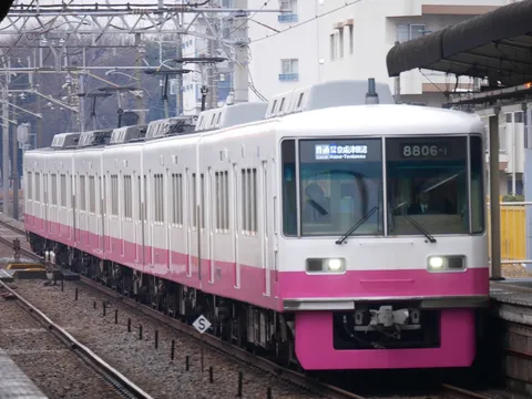 茜色の線路、都会の鼓動