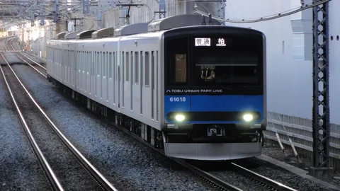 都会を駆け抜ける銀色の流線
