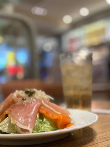 生ハムサラダ、主役はどっち？