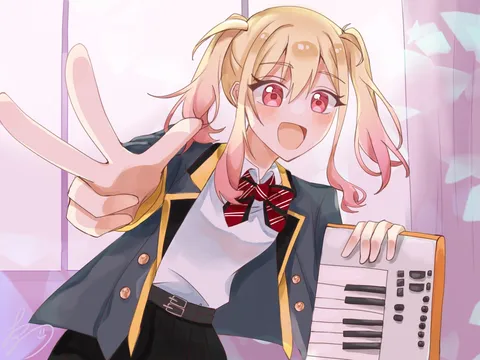 キーボードとピースサインの弾ける笑顔