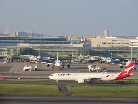 空港で見かける巨大な翼たち