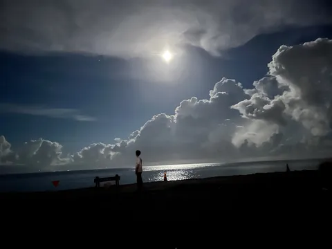 海と雲の間の瞬き