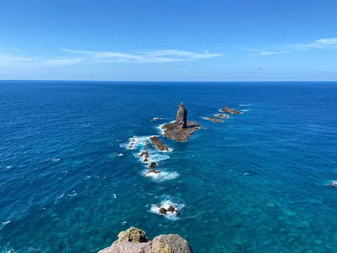 青き岩列と海の鼓動