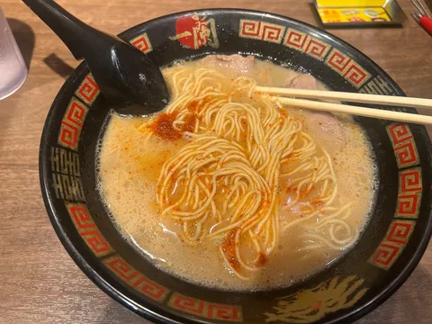 熱々ラーメン、湯気まで美味しい一杯