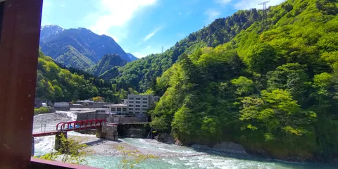 山あいに響く水の記憶