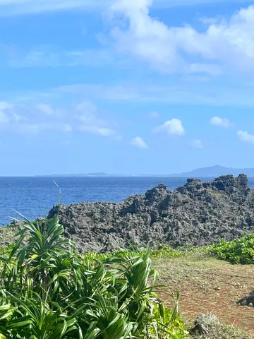 海風と岩の静かな刻印