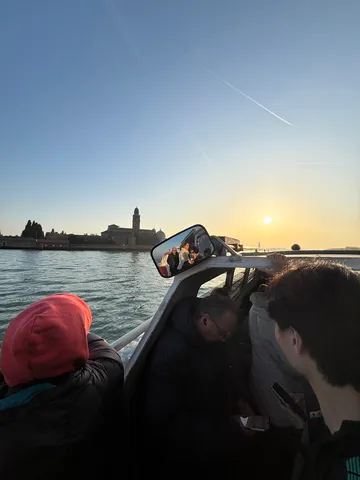 夕陽に染まる水上バスの旅