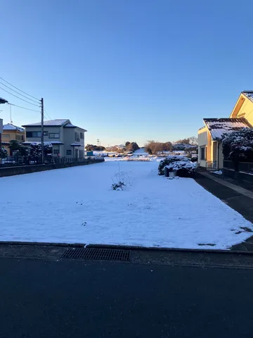 冬の静寂、積雪のキャンバス