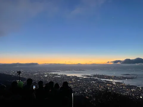 夕景と港の灯り