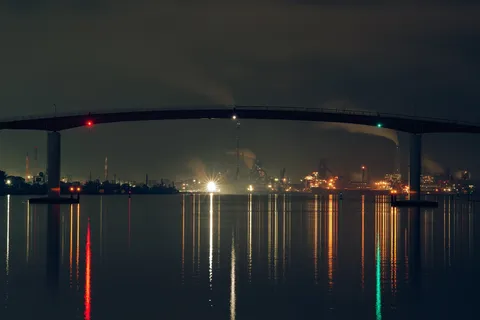 闇夜に架かる光の詩