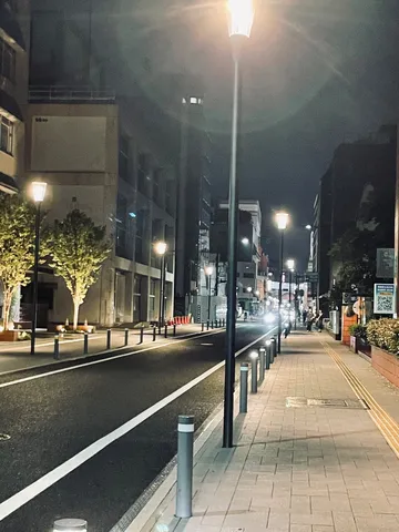 都会の夜景、光の導き