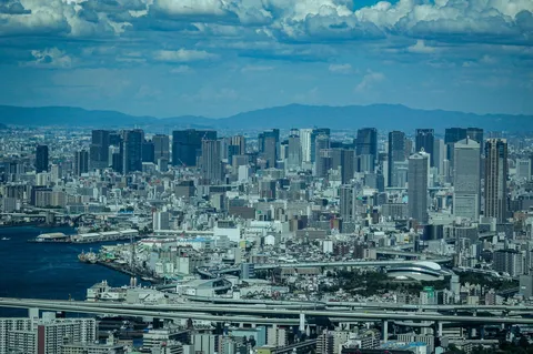 青空に広がる都会の海