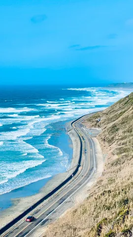 海沿いのカーブが生む風景