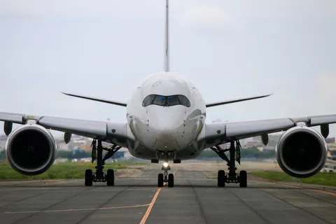 正面に迫る機体の力強さ