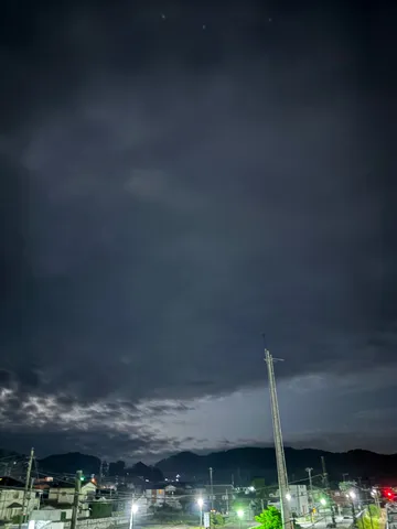 夜空に灯る、街の気配
