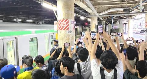 熱気が伝わる鉄道の瞬間