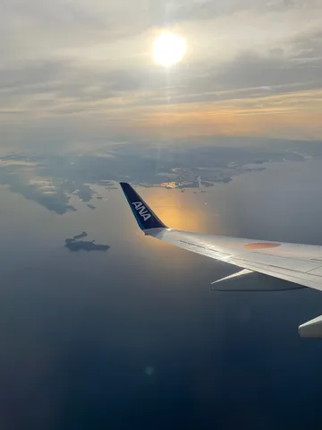 翼と夕陽の海旅
