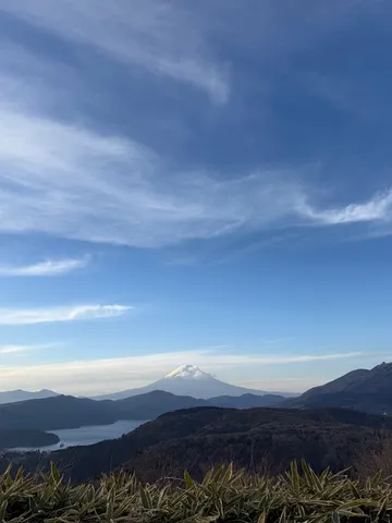 雲間に浮かぶ霊峰