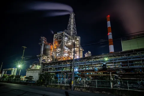 夜に燃える工場夜景