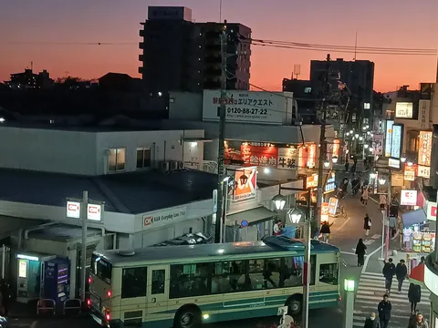 夕焼けとネオン、主役はどっち？