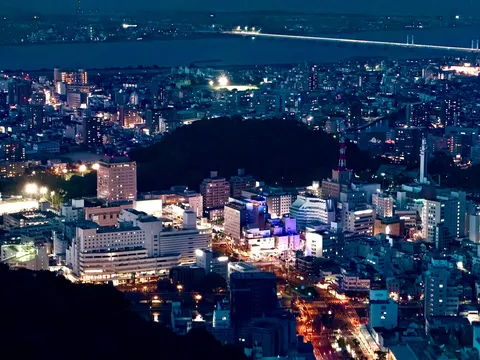 都会の夜景、幻想的な灯りの海