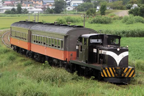 え、こんなところに秘密の列車？