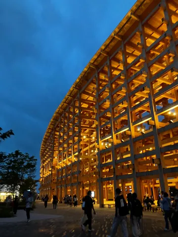 木造建築と夜空のコントラスト