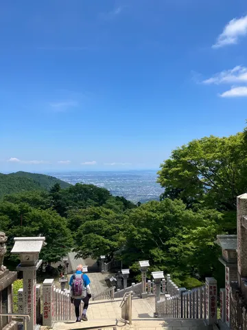 悠久の階段、広がる街並み