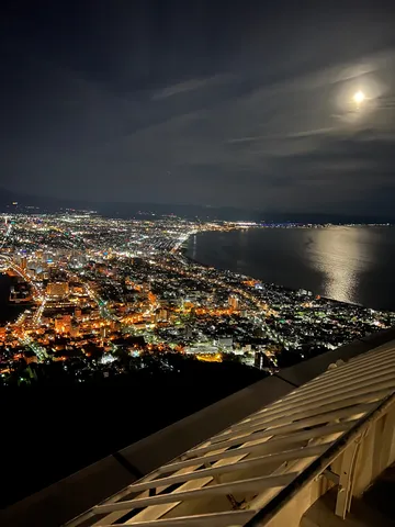 月明かりに浮かぶ夜景